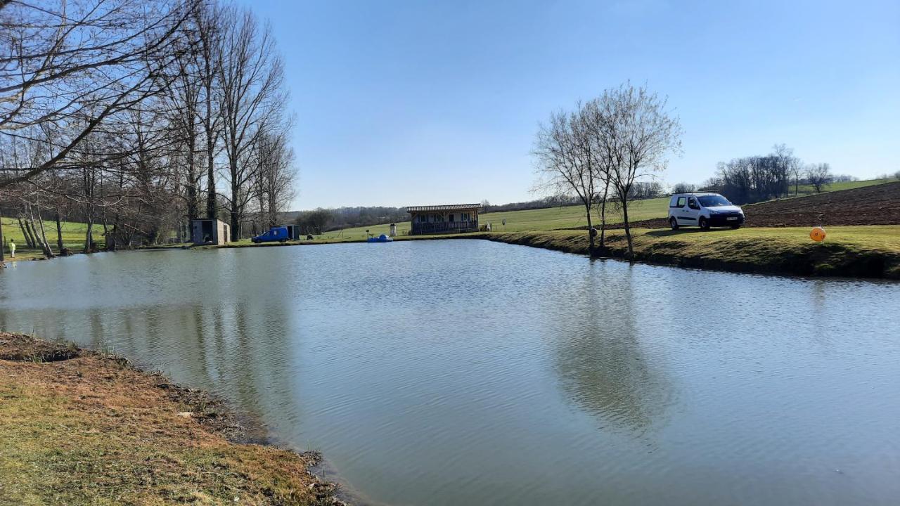 Etang Pre De La Font Hotell Cercles Eksteriør bilde